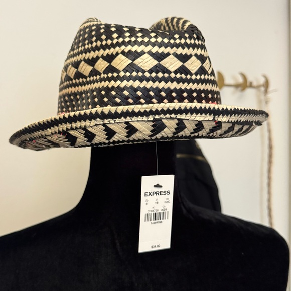 Express black,and tan woven hat with hot pink tassel accent - NWT - One size - Picture 6 of 6